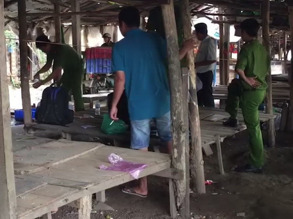 Đối tượng nghi ngáo đá xông vào chợ cầm dao chém người túi bụi ảnh 2