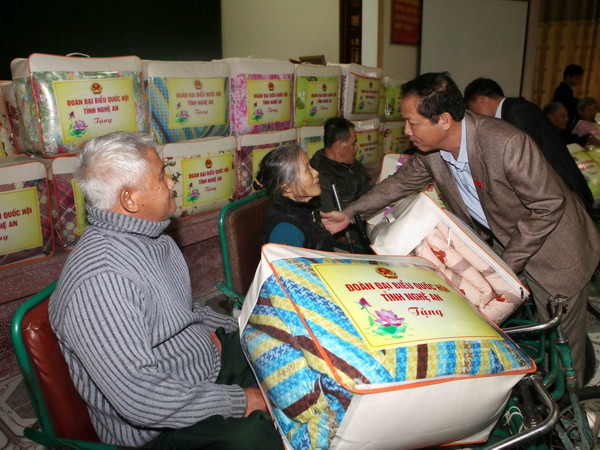 Đoàn Đại biểu Quốc hội tỉnh Nghệ An thăm các thương, bệnh binh ảnh 1