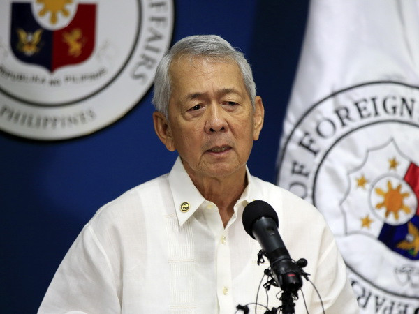 Ngoại trưởng Philippines kêu gọi kiềm chế trong vấn đề Biển Đông ảnh 1