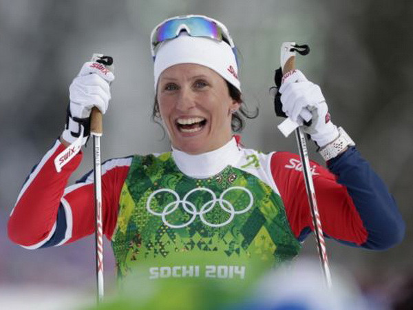 Olympic Sochi: "Bà đầm thép" Bjoergen giúp Na Uy dẫn đầu ảnh 1