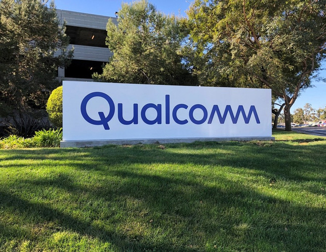 Logo của Qualcomm ở San Diego, California, Mỹ. (Nguồn: Tân Hoa xã) Qualcomm ra mắt các nền tảng AI tạo sinh đột phá cho nhiều thiết bị ảnh 1