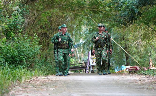Đồng Tháp: Tăng cường chống buôn lậu khu vực biên giới mùa nước nổi ảnh 3