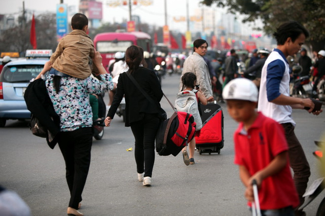 Người dân ùn ùn trở lại Thành phố Hồ Chí Minh sau Tết Bính Thân ảnh 1