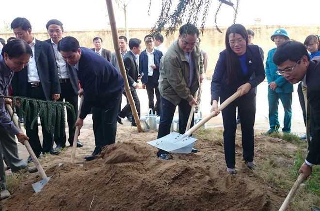 Bí Thư và Chủ tịch Hà Nội dự Lễ xuống đồng và Tết trồng cây ảnh 1