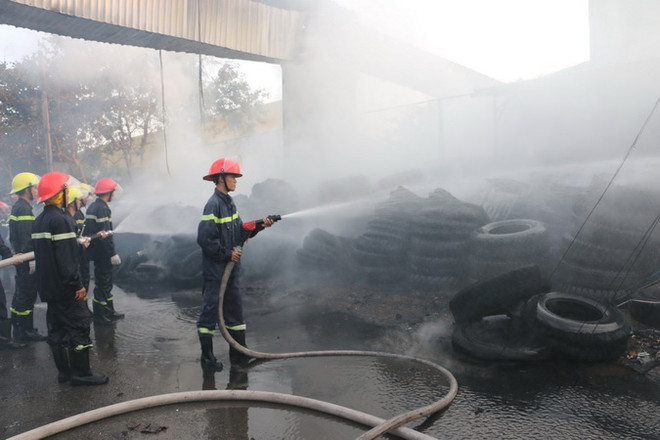 Cháy lớn tại tỉnh An Giang, cách xa 5km vẫn thấy cột khói ảnh 1