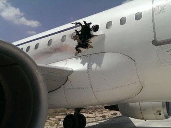 Al-Shabab nhận trách nhiệm vụ đánh bom máy bay ở Somalia ảnh 1