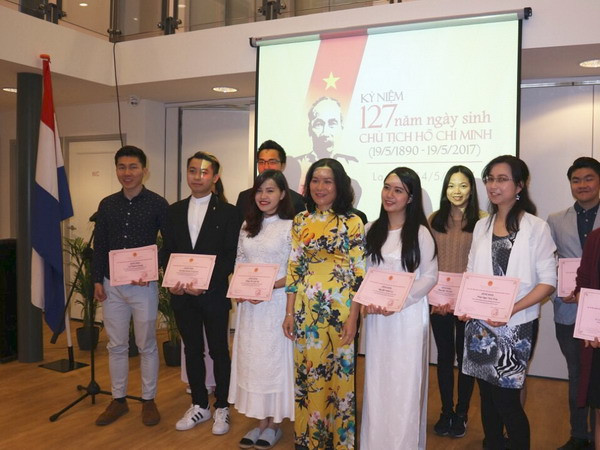 Kỷ niệm 127 năm ngày sinh Chủ tịch Hồ Chí Minh tại Hà Lan ảnh 1