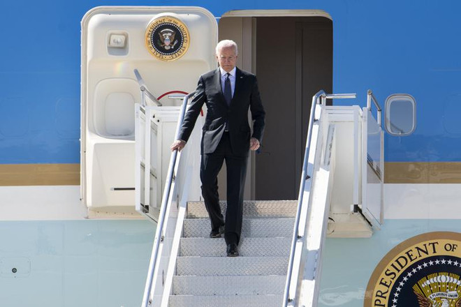 Tổng thống Mỹ Joe Biden đến Geneva, Thụy Sĩ. (Nguồn: AP) Tổng thống Mỹ tới Geneva trước cuộc gặp thượng đỉnh với ông Putin ảnh 1