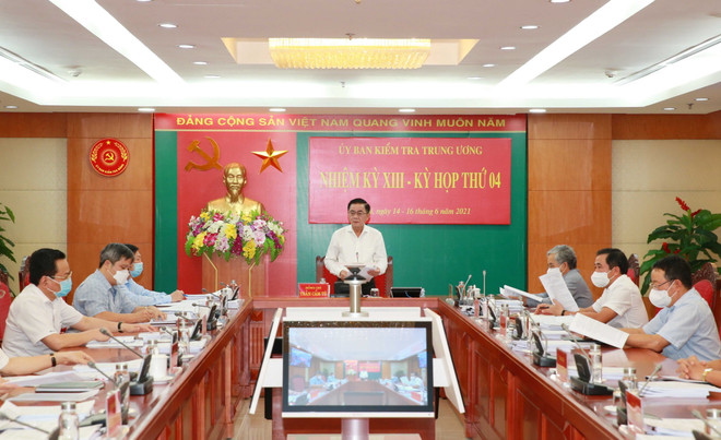 Xem xét, thi hành kỷ luật các lãnh đạo Tỉnh ủy, UBND tỉnh Bình Dương ảnh 1