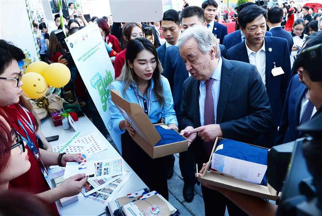 Tổng Thư ký LHQ António Guterres thăm Học viện Ngoại giao. (Ảnh: Minh Đức/TTXVN) "Thanh niên đi đầu trong đóng góp vào phát triển bền vững và bao trùm" ảnh 3