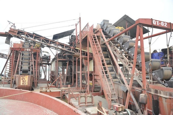 Hà Nội quyết xử lý vi phạm khai thác khoáng sản trên lòng sông ảnh 1