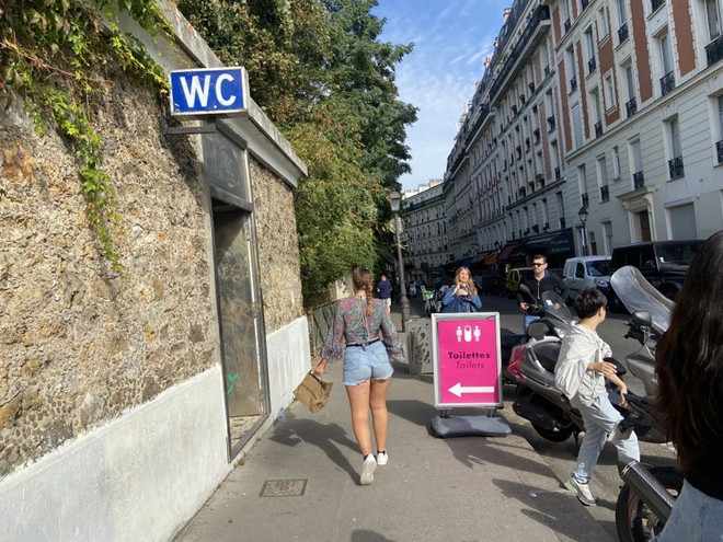 Du khách Việt với "cú sốc" về nhà vệ sinh công cộng tại Paris ảnh 2