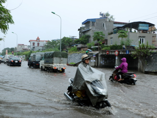 Cả ba miền đều có mưa rất to, lũ tại miền Trung đang lên nhanh ảnh 1