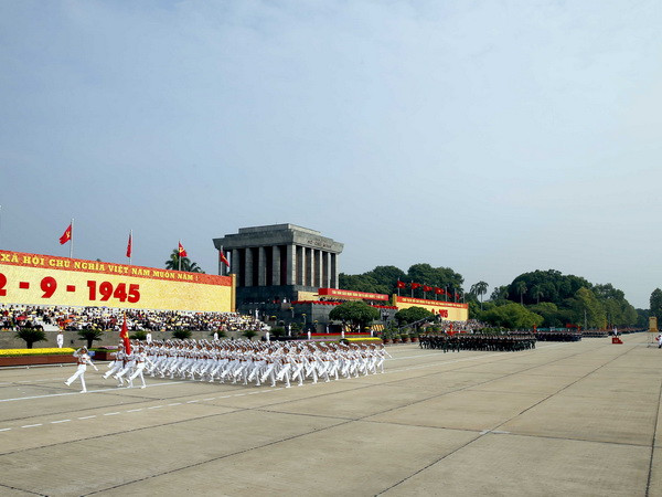 Hơn 500 đại biểu Cựu chiến binh toàn quốc viếng Lăng Bác ảnh 1