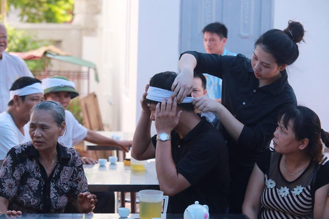 Người thân ngóng chờ linh cữu của đại tá Trần Quang Khải về quê ảnh 9