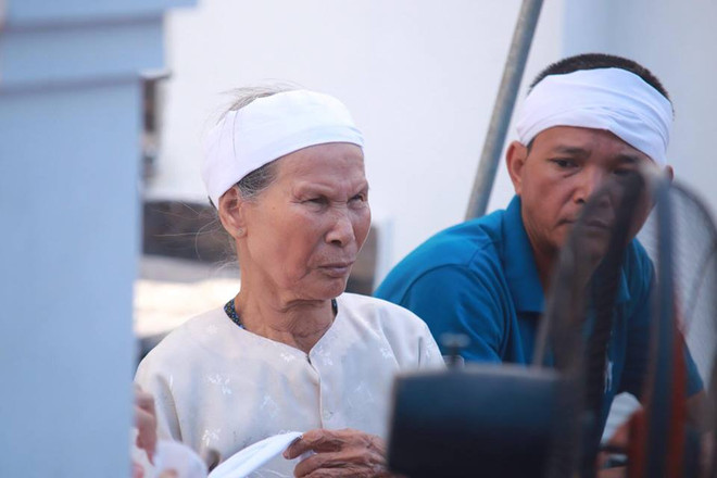 Người thân ngóng chờ linh cữu của đại tá Trần Quang Khải về quê ảnh 6