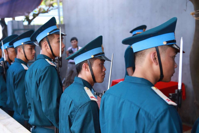 Người thân ngóng chờ linh cữu của đại tá Trần Quang Khải về quê ảnh 2