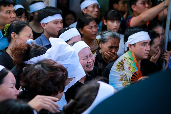 Người thân nghẹn ngào đón Đại tá Trần Quang Khải về với đất Mẹ ảnh 5