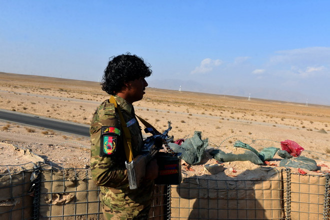 Cảnh sát Afghanistan gác tại tỉnh Kandahar ngày 14/11. (Nguồn: AFP/TTXVN) Afghanistan tiêu diệt một chỉ huy phiến quân chuyên chế tạo bom mìn ảnh 1