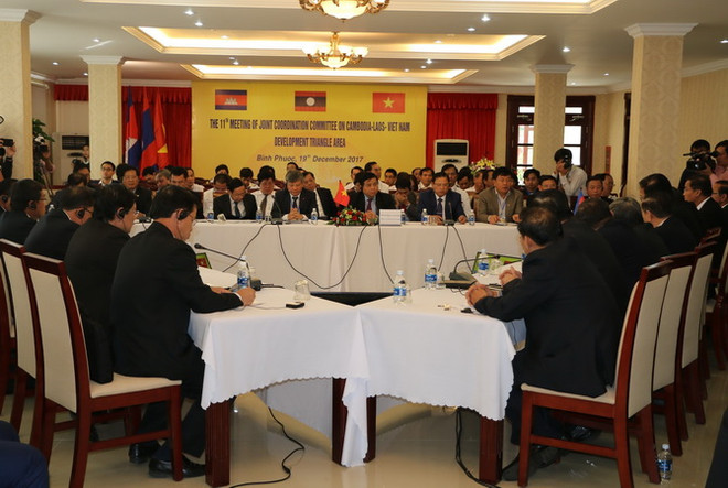 Quang cảnh hội nghị Ủy ban Điều phối chung lần thứ 11 Khu vực Tam giác phát triển Campuchia-Lào-Việt Nam. (Ảnh: Dương Chí Tưởng/TTXVN) Tăng cường hợp tác Khu vực Tam giác phát triển CLV vì sự ổn định ảnh 1