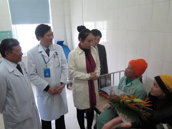 Hai bệnh nhân đầu tiên khỏi ung thư vú nhờ ghép tế bào gốc ảnh 1