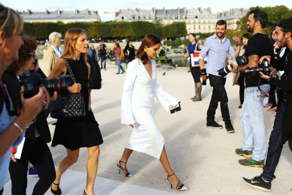 Mãn nhãn ngắm các tín đồ thời trang trên đường phố Paris ảnh 13
