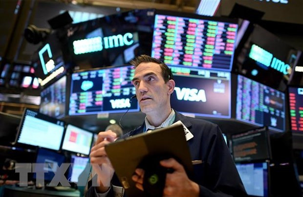 Chứng khoán Mỹ: Nhóm cổ phiếu ngân hàng tiếp tục bị bán tháo mạnh ảnh 1