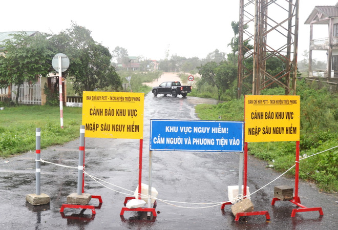 Quảng Trị nước sông đang lên, di dời hàng trăm hộ dân tránh lũ ảnh 2