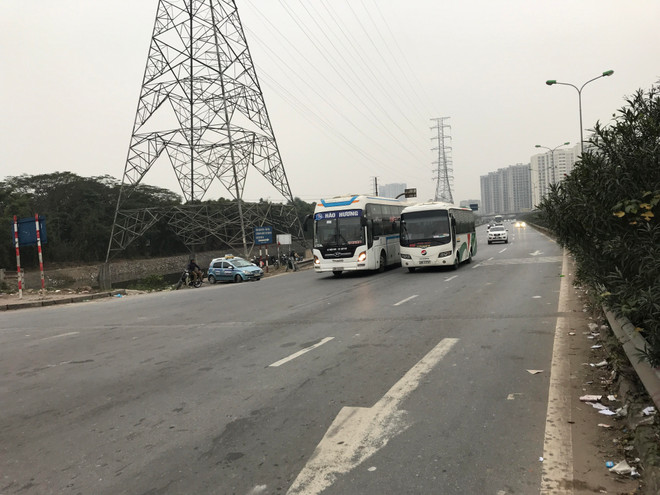 Người dân mệt nhoài vì vé xe đồng giá, 'nhồi nhét' khách sau nghỉ Tết ảnh 4