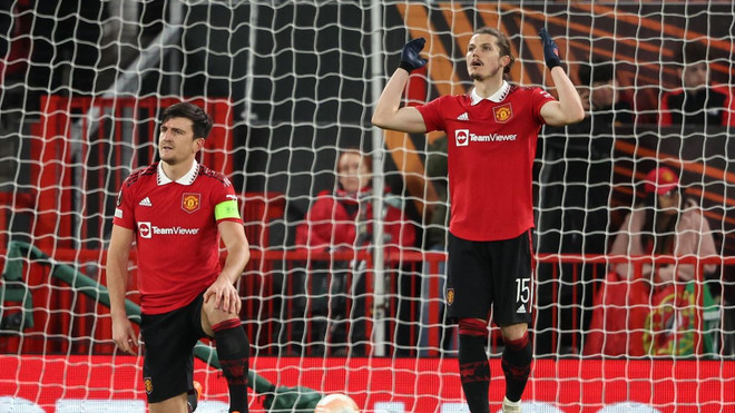M.U mất chiến thắng bởi 2 bàn phản lưới nhà cuối trận. (Nguồn: Getty Images) Manchester United đánh rơi chiến thắng bởi hai bàn phản lưới nhà ảnh 1