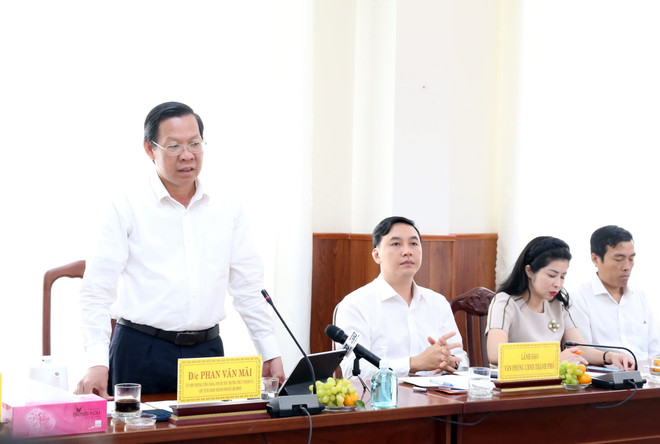 Ông Phan Văn Mãi, Chủ tịch UBND thành phố Hồ Chí Minh phát biểu tại buổi lễ. (Ảnh: Công Thử/TTXVN) Ninh Thuận và TP.HCM hợp tác phát triển trên 5 lĩnh vực trọng yếu ảnh 2