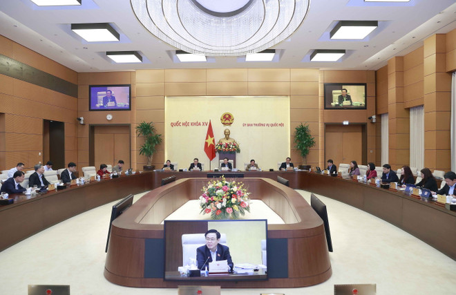 Chủ tịch Quốc hội Vương Đình Huệ phát biểu kết thúc Phiên họp. (Ảnh: Doãn Tấn/TTXVN) Thường vụ Quốc hội cho ý kiến vào 3 dự án luật, đề xuất sửa 2 luật ảnh 2