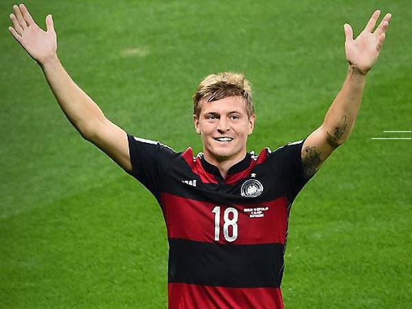Nhà vô địch Toni Kroos chính thức gia nhập "Đàn kền kền trắng" ảnh 1