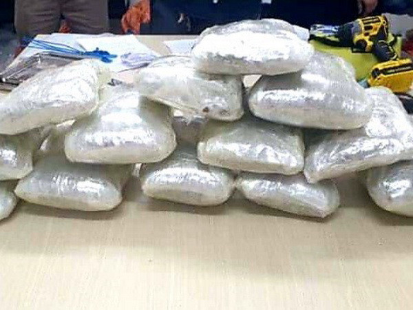 Bắt giữ đối tượng người nước ngoài vận chuyển ma túy vào Việt Nam ảnh 1