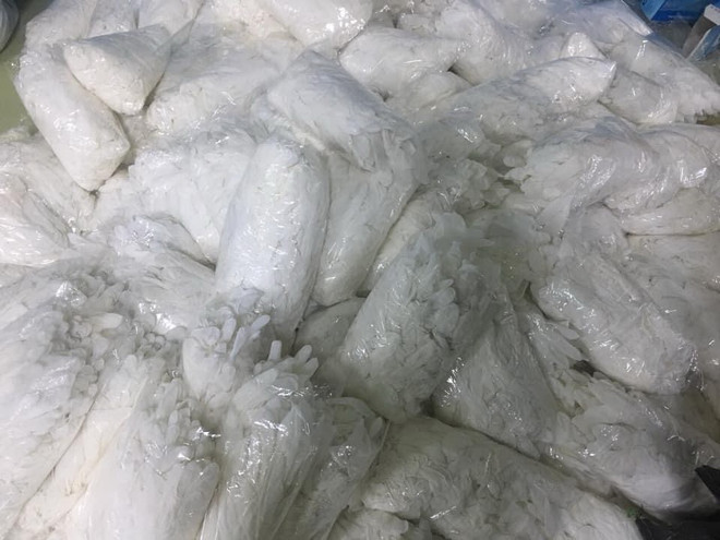 TP.HCM: Phát hiện cơ sở sản xuất hàng triệu găng tay y tế giả ảnh 1