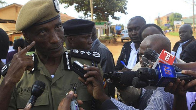 Tổng thống Uganda cách chức Bộ trưởng An ninh, Tổng thanh tra Cảnh sát ảnh 1