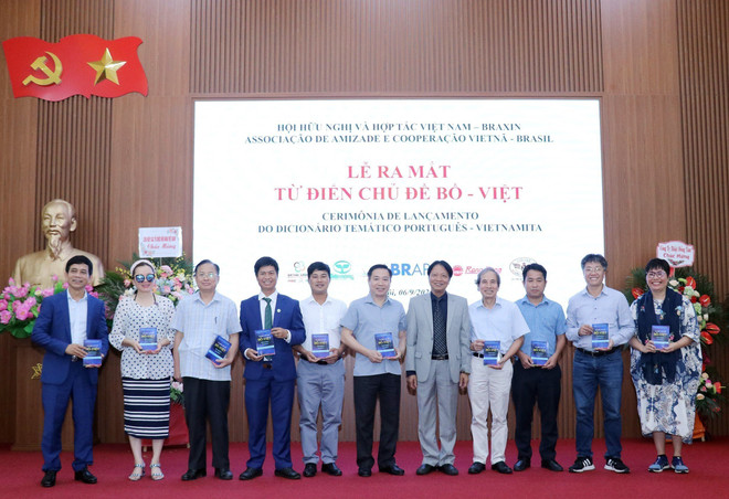 Ra mắt cuốn Từ điển chủ đề Bồ Đào Nha-Việt Nam tại Hà Nội ảnh 1