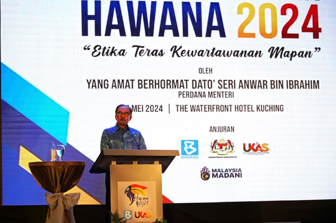 Thủ tướng Anwar Ibrahim phát biểu tại lễ kỷ niệm Ngày báo chí quốc gia Malaysia (HAWANA 2024). (Ảnh: Hằng Linh/TTXVN) ttxvn_malaysia_huong_den_mot_nen_bao_chi_chuyen_nghiep_lam_chu_cong_nghe_ai_28-1.jpg
