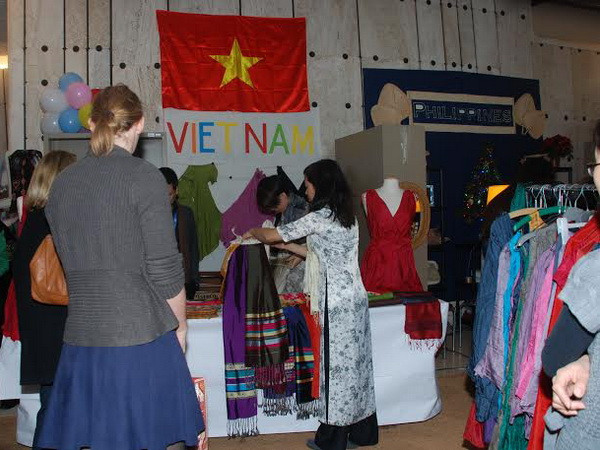 Việt Nam tham gia UN Bazaar 2013 "Đoàn kết vì trẻ thơ" ảnh 1