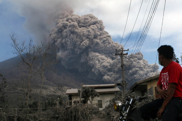 Núi lửa Sinabung tại Indonesia phun trào, 11 người chết ảnh 1