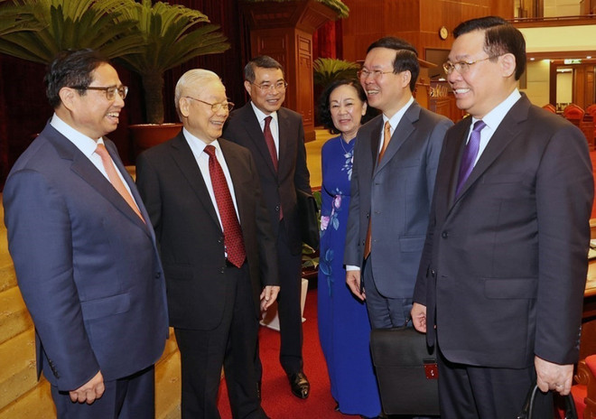 Tổng Bí thư Nguyễn Phú Trọng và các vị lãnh đạo Đảng, Nhà nước dự bế mạc hội nghị. (Ảnh: Trí Dũng/TTXVN) Nỗ lực hơn nữa nhằm thực hiện thắng lợi Nghị quyết ĐH XIII của Đảng ảnh 4