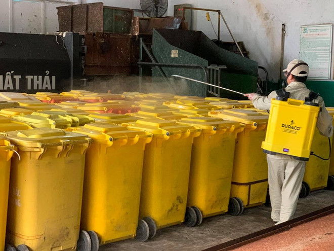 Dịch COVID-19: Rác thải được xử lý khép kín, an toàn 'từ gốc tới ngọn' ảnh 1