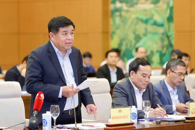 Bộ trưởng Bộ Kế hoạch và Đầu tư Nguyễn Chí Dũng phát biểu. (Ảnh: Doãn Tấn/TTXVN) ttxvn_doan giam sat Quoc hoi (2).jpg