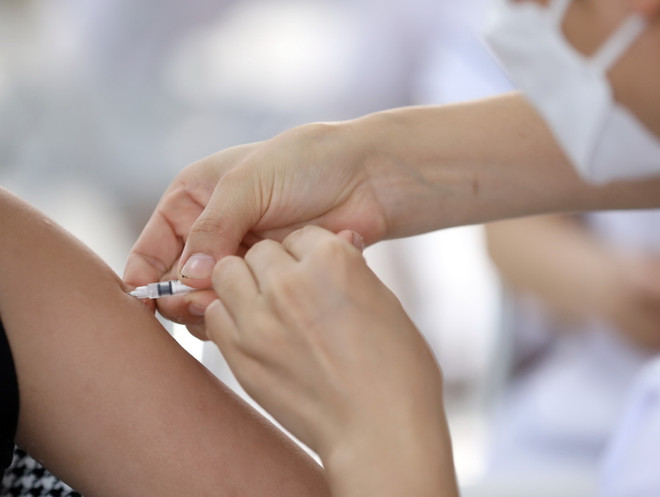 Ngày 28/9: Ghi nhận 1.587 ca mắc mới COVID-19, số bệnh nhận nặng giảm ảnh 1