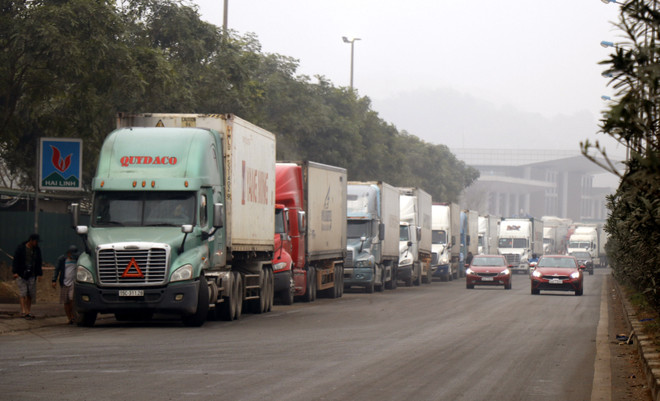 Hàng nghìn xe container bị mắc kẹt ở cửa khẩu Kim Thành-Lào Cai ảnh 1