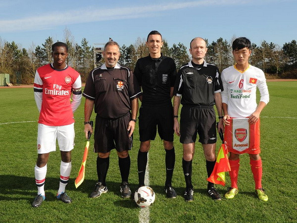 Chùm ảnh U19 Việt Nam đè bẹp U19 Arsenal tại London ảnh 1