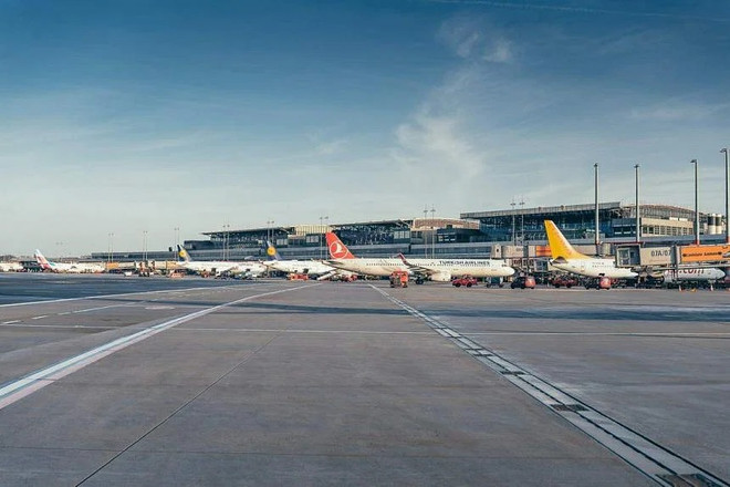 Các chuyến bay khởi hành từ sân bay Hamburg đều bị hủy trong 2 ngày. (Nguồn: Straitstimes) Sân bay Hamburg của Đức hủy mọi chuyến khởi hành do đình công ảnh 1