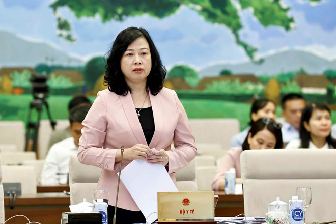 Bộ trưởng Bộ Y tế Đào Hồng Lan phát biểu. (Ảnh: Doãn Tấn/TTXVN) ttxvn_ubtv_quoc_hoi_cho_y_kien_ve_luat_bao_hiem_y_te_va_luat_nha_giao_2509-1.jpg