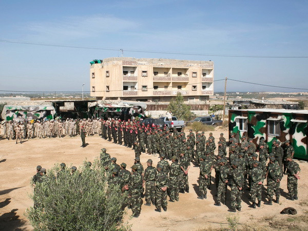 Phong trào Hồi giáo Hamas ở Gaza tuyên bố đã triển khai lực lượng dọc tuyến biên giới có chiều dài 13km giữa Gaza và Sinai, Ai Cập. (Nguồn: AFP/TTXVN) Palestine: Hamas và Fatah đổ lỗi cho nhau về thất bại trong đàm phán ảnh 1