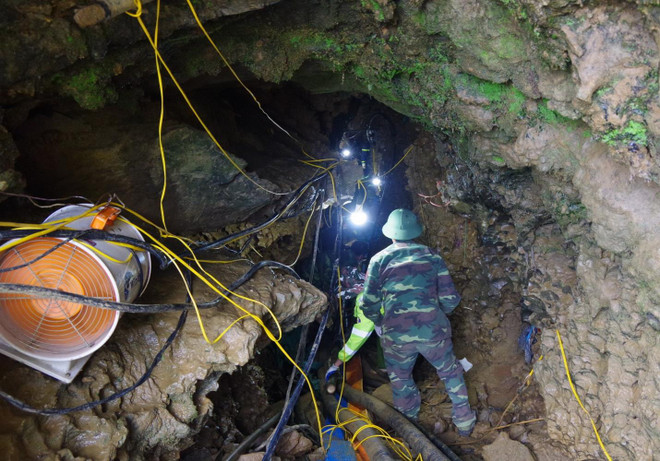 Đã tìm thấy thi thể nạn nhân mắc kẹt trong hang đá tại Lào Cai ảnh 1